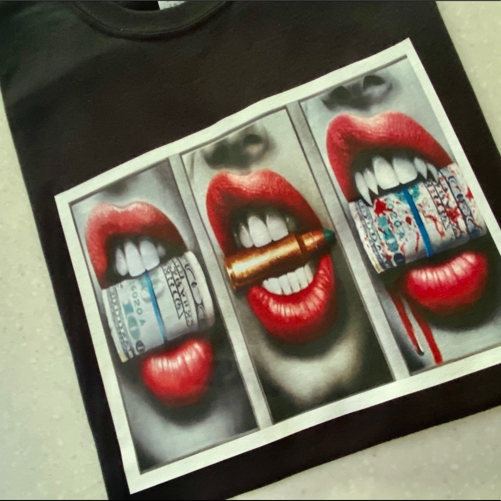 New unisex tee “ Lips, money, lips” 👄 💵
